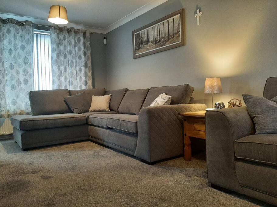 Villa Huge Garden House For Contractors And Families Ollerton Esterno foto