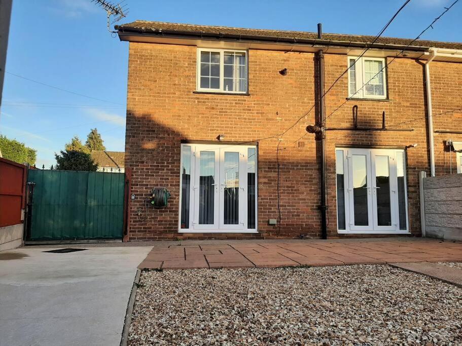 Villa Huge Garden House For Contractors And Families Ollerton Esterno foto