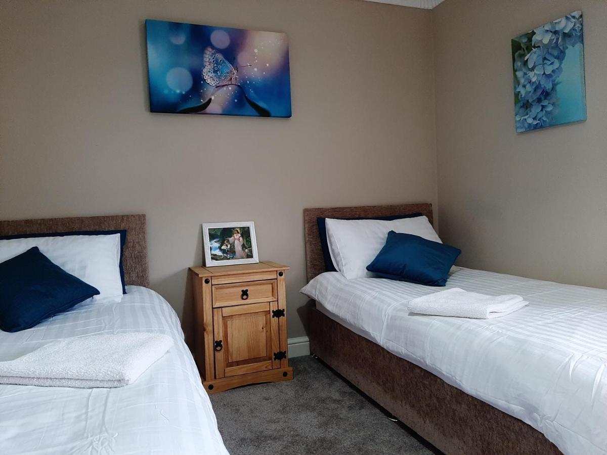 Villa Huge Garden House For Contractors And Families Ollerton Esterno foto