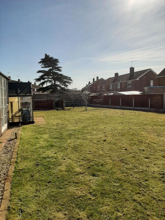 Villa Huge Garden House For Contractors And Families Ollerton Esterno foto