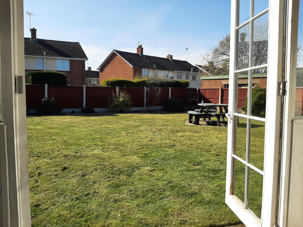 Villa Huge Garden House For Contractors And Families Ollerton Esterno foto